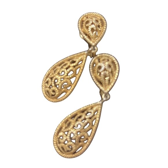 Vintage Trifari Gold-Tone Ornate Filigree Teardrop Clip Earrings Elegant Design - Picture 9 of 9
